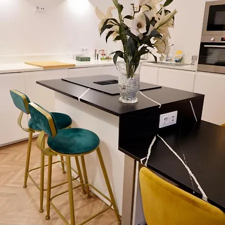 Amplio A 5 Min De San Luis, Luminoso Y Comodo * סביליה