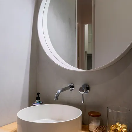 Amplio A 5 Min De San Luis, Luminoso Y Comodo סביליה